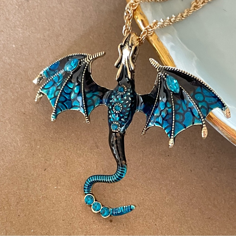 ✨Betsey Johnson Imperial Dragon Necklace